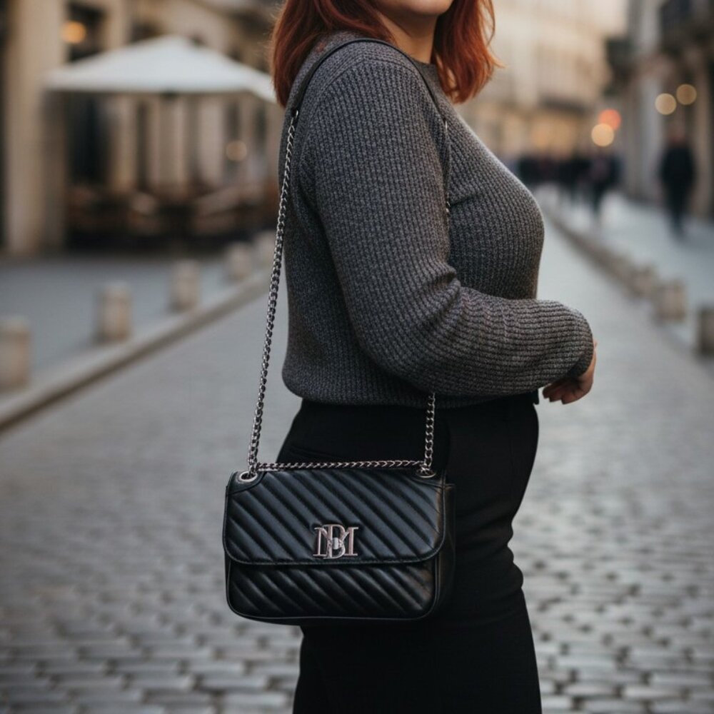 Chic Black Quilted Shoulder Bag - Picture 2 of 3